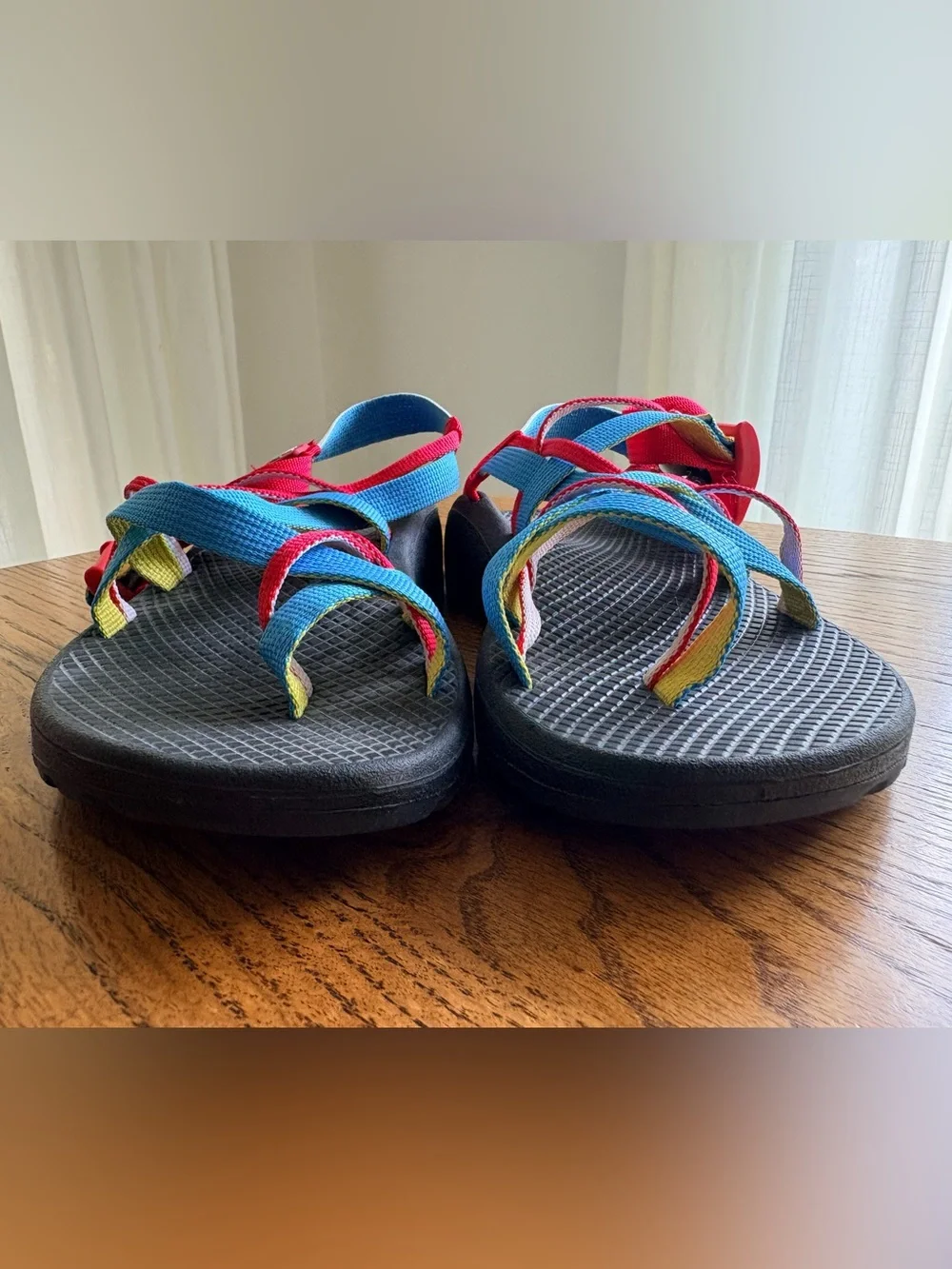 Chacos Cloud women’s 8 Blue, red & yellow Woodstock/Guitar Active Strap Sandals